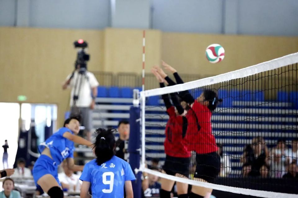 的体育工作, 表团参加本, 校校有特色