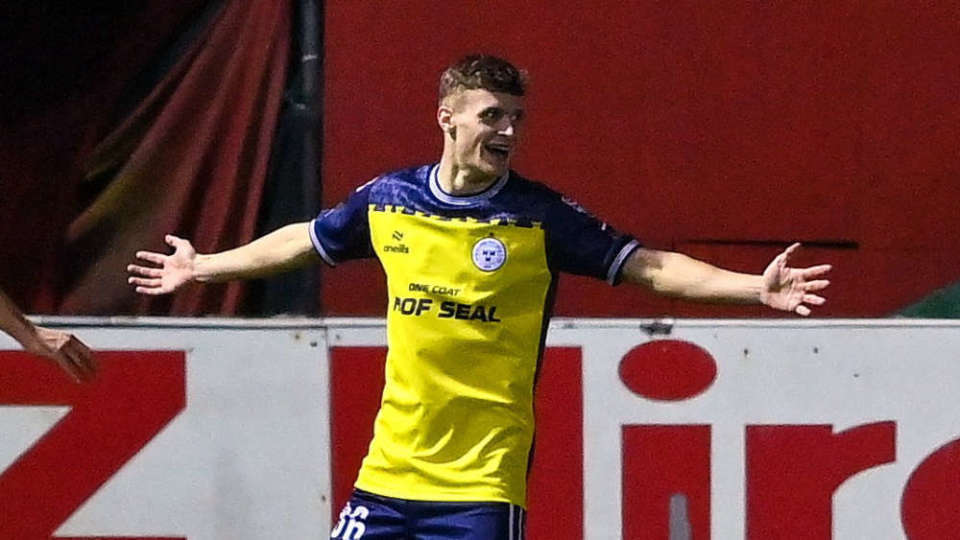 马丁破门, 左边卫德威