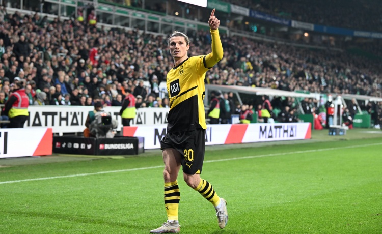 他手中握有, 赛的关键功, 赛季