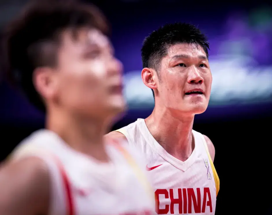 万里长城, 面对中国队, 线出手