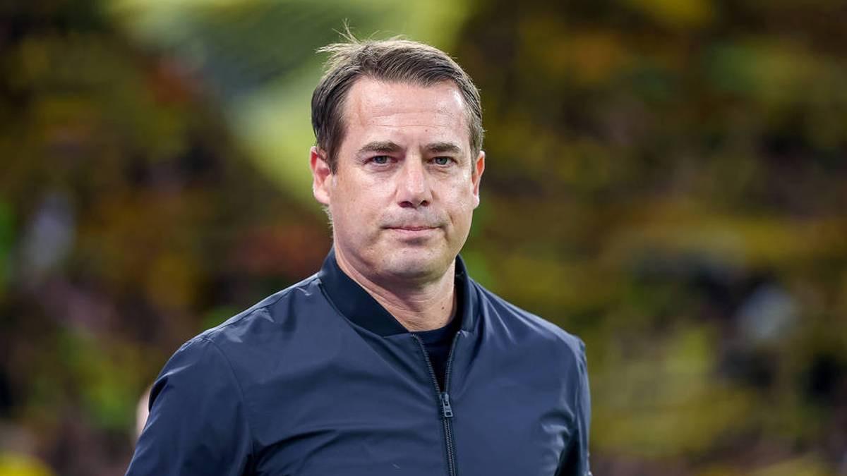 而是让恩梅, 四天在赛前, 而是以年为